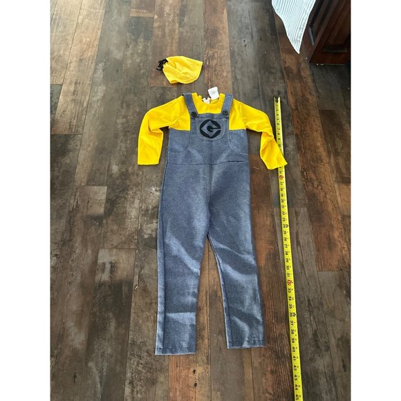 Unmiversals studios Other - Despicable me Minion Costume Halloween Size Small with hat